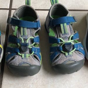 Keens closed toe sandals